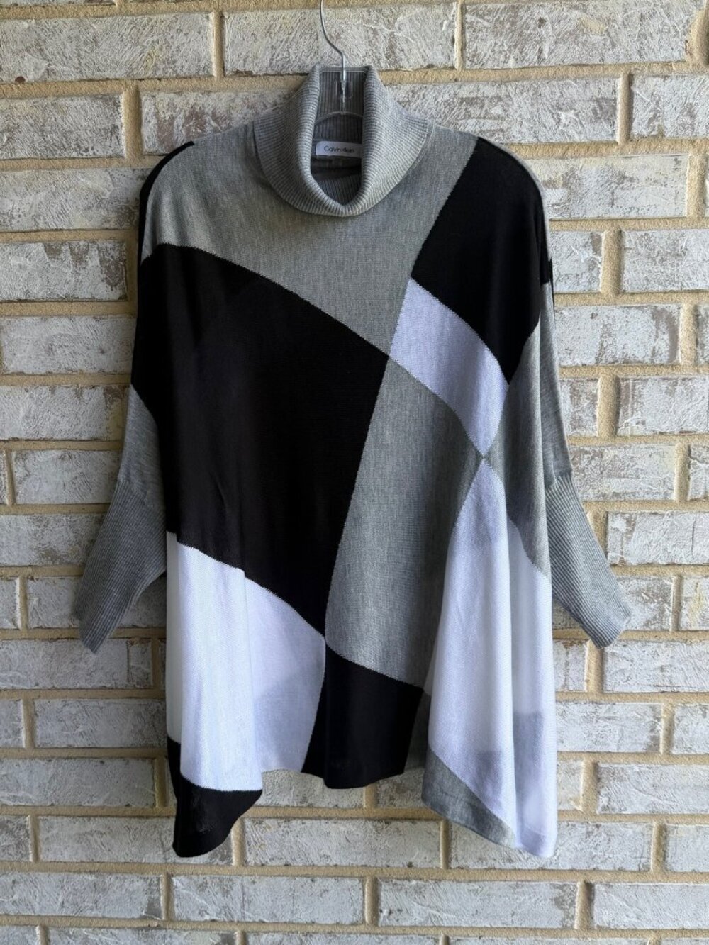 Calvin Klein 3/4 Sleeve Turtleneck Colorblock Boxy Oversized Sweater Size S/M.
